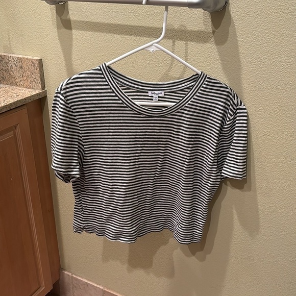 Splendid woman's black and white cropped striped tee shirt - Picture 2 of 8